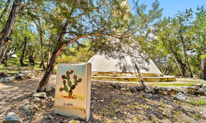 Dripping Springs House | Relax in Tipi El Nopal with Pool Access in La Fortuna