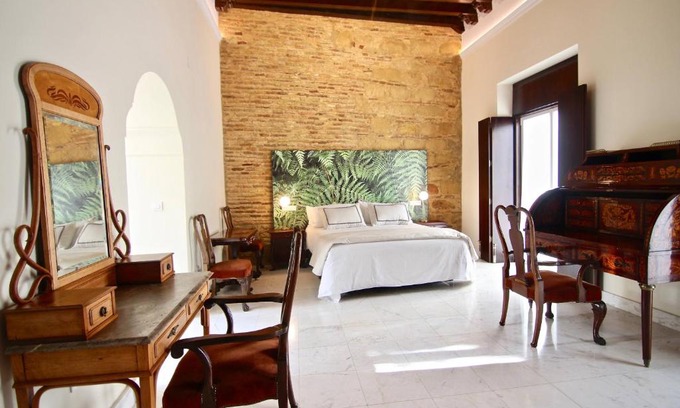 El Puerto de Santa Maria House | Top-Rated El Palacete del Puerto with Kitchen Amenities