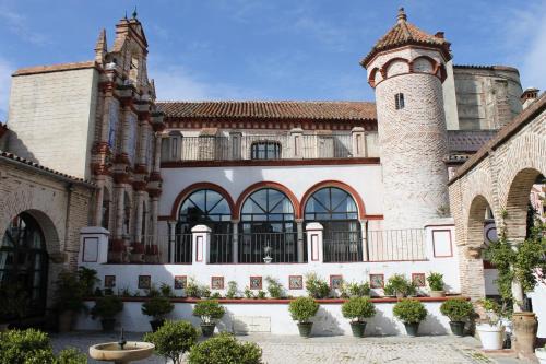 Cazalla De La Sierra House | Experience El Palacio de San Benito with Oceanfront Bliss
