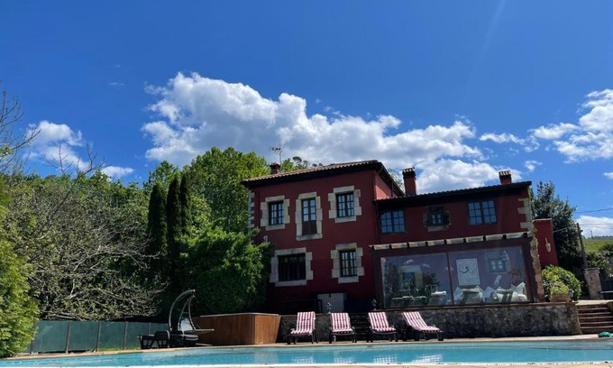 Liano Villa | Relax at El Palacio de Liaño: Poolside BBQ & Ocean Views