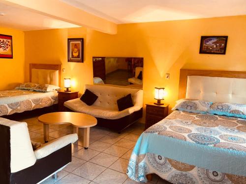 Zacatlan House | Discover El Paraíso de Zacatlán: Spacious Garden Retreat
