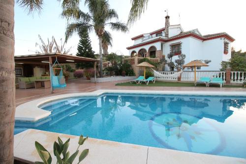 Alhaurin de la Torre Villa | Tranquil Oceanfront Paradise in Málaga with Pet-Friendly Amenities