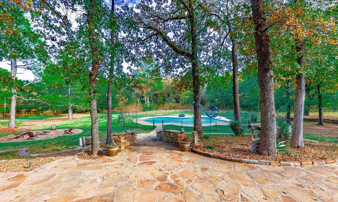 Denison House | Discover El Paradiso Estates: Private Pool & Hot Tub Awaits
