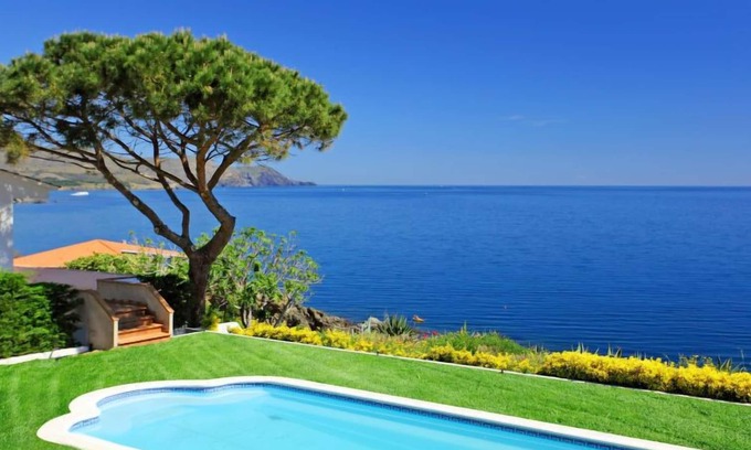 Llanca House | Relax at El Paraiso by Interhome: Oceanfront Pools & Spa