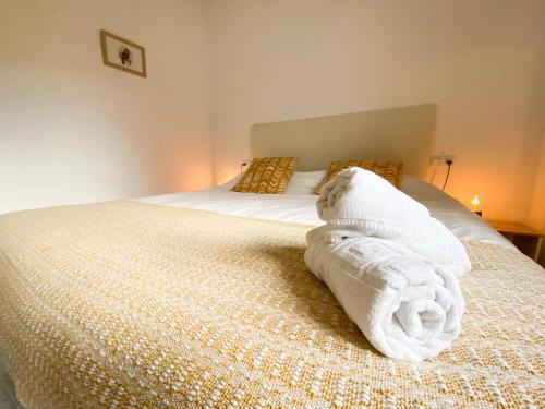 Vilamaniscle Apartment | Discover El Penell Apartament Xaloc: Family-Friendly Retreat