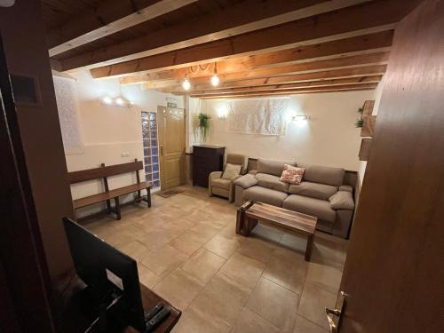 Cardenadijo House | Pet-Friendly El Pilón: Family Haven with 8.5/10 Review