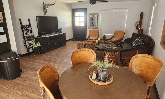 Alpine House | El Pino: Quiet Retreat with Ocean Views and Breakfast Included