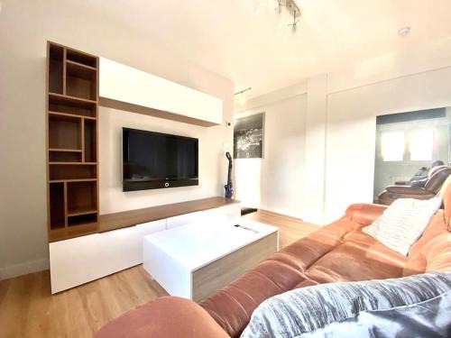 Santander Apartment | Modern El Pisito with Lift & Family-Friendly Amenities