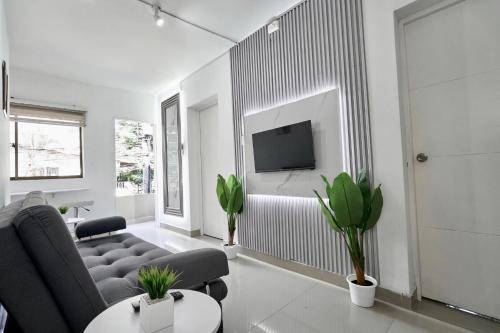 El Poblado Apartment | El Poblado 4 Bedrooms 2 Baths Private Terrace