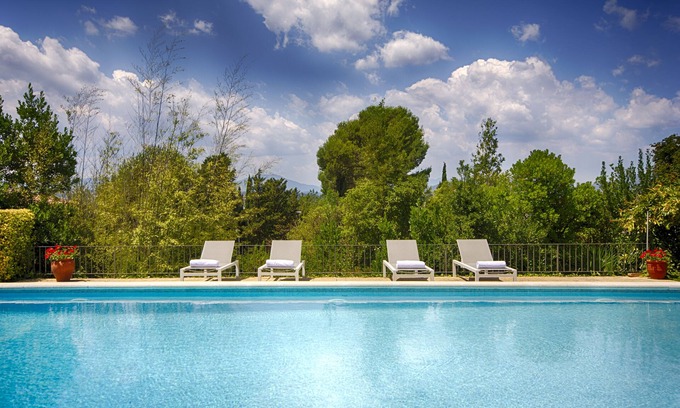 Palau Hotel | Discover EL Porxo B&B with Pool and Spa Amenities