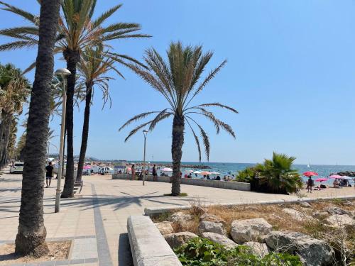 Vilanova I la Geltru Apartment | Oceanfront El Prat Beach Apartment with Family-Friendly Perks
