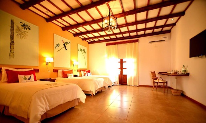 Zona Granja Hotel | Relax at El Pueblito Iguazú - 4-Star Oasis with Pool