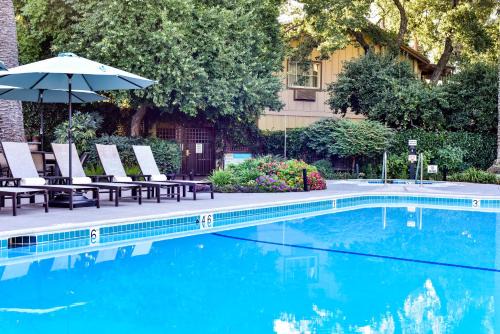 Sonoma Hotel | Relax at El Pueblo Inn with Oceanfront Views and Spa