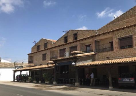 El Toboso House | Discover El Quijote: Pet-Friendly Retreat with Dining Options