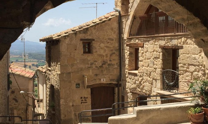 Horta de Sant Joan Apartment | Indulge in Comfort at El Racó de les Grases - 9.5/10 Rating