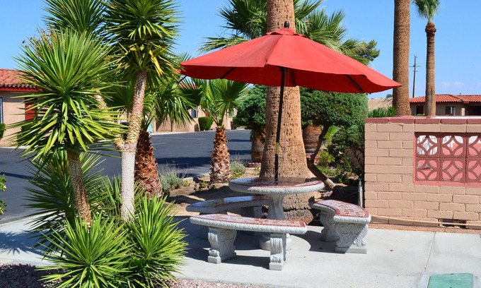 Twentynine Palms Hotel | Relax at El Rancho Dolores Motel near Joshua Tree National Park