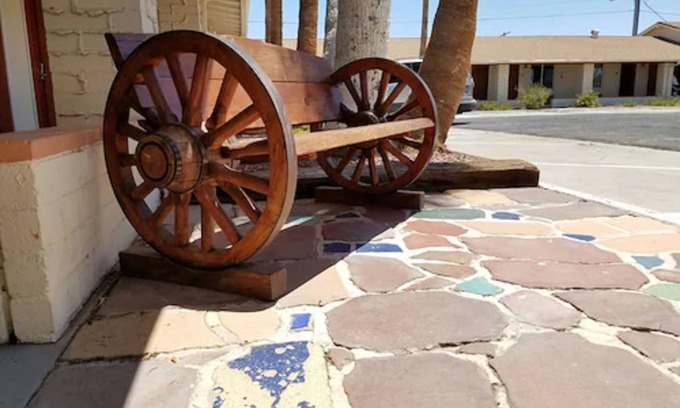 Yuma Hotel | Budget-Friendly El Rancho Motel with Kitchen & Breakfast