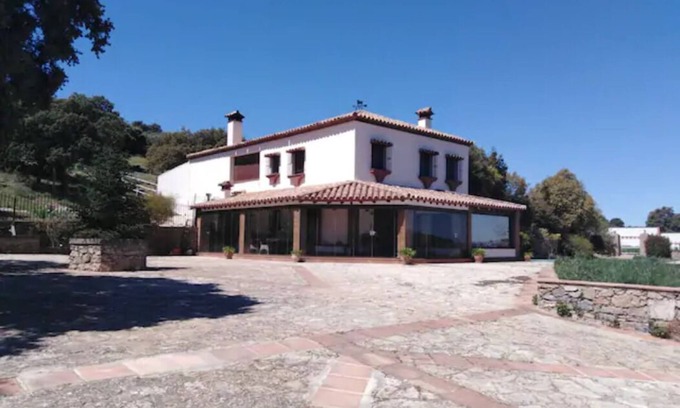 Ronda Cottage | Discover El Recreo de Martalia: A Pet-Friendly Oasis