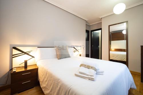 Candas Apartment | Pet-Friendly Paradise: El Refugio de Candás, 4-Star Retreat