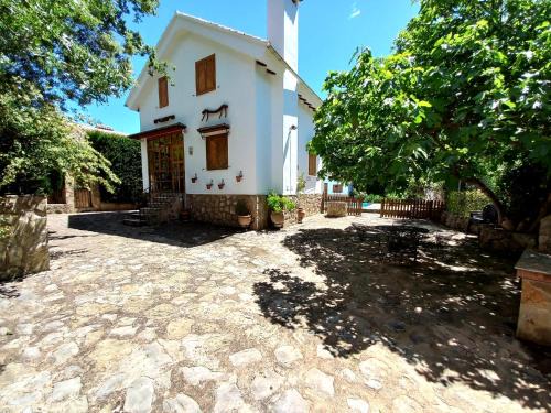 Arroyo Frio House | Discover EL REFUGIO DE GORIZ: Family-Friendly Oceanfront Retreat