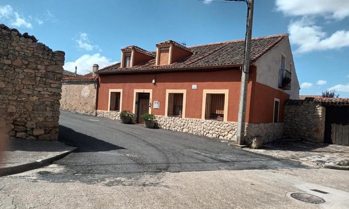 Mata de Quintanar House | Experience El Refugio de la Esquina: Pet-Friendly Retreat