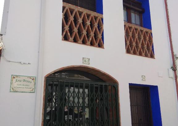 Oliva de la Frontera House | Discover El Regocijo Bajo: Pet-Friendly Family Retreat