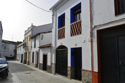 Oliva de la Frontera Apartment | El Regocijo: Pet-Friendly Retreat with Spa & Family Amenities