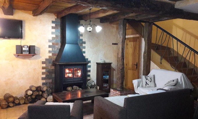 Atapuerca House | Guest Rated: El Rincón de Atapuerca - Family and Pet Friendly
