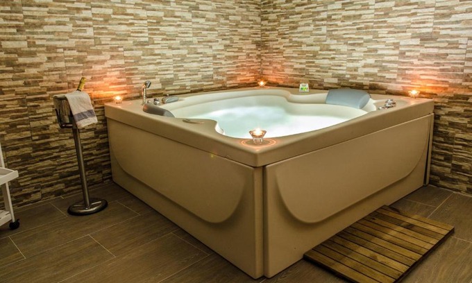 Burujon House | Discover El Rincón de Burujón: Pet-Friendly Retreat with Spa