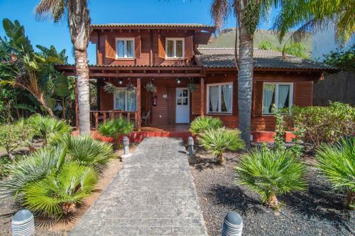 Tejina House | Oceanfront El Rincón Del Huroncillo: Top Rated Getaway