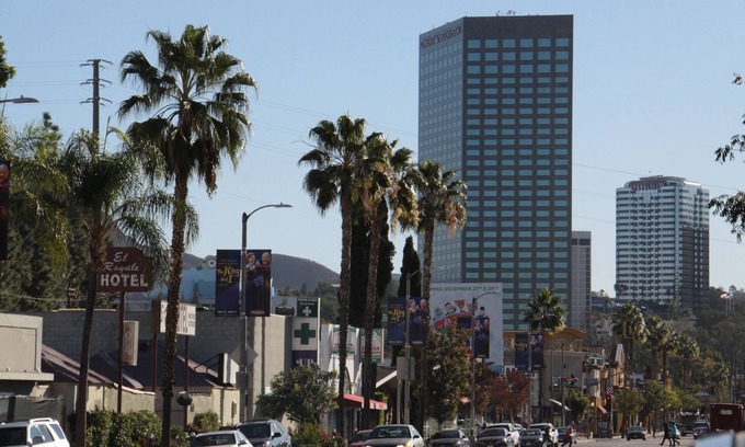 Studio City Hotel | Relax at El Royale Gardens Near Universal Studios