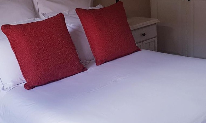 Darling House | Discover El Shaddai: Guest Rated 9/10 with Kitchen Access