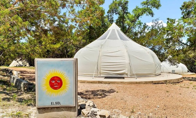 Dripping Springs RV Rental | Explore Stargazer El Sol: Poolside Retreat in La Fortuna