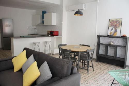 Santpedor Apartment | Discover El Terrer 1834: Family-Friendly Apartment Retreat