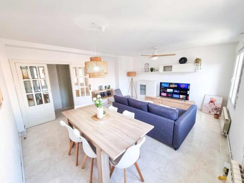 Barrio de Jesus Apartment | Discover El León del Pilar: Family and Pet-Friendly Retreat