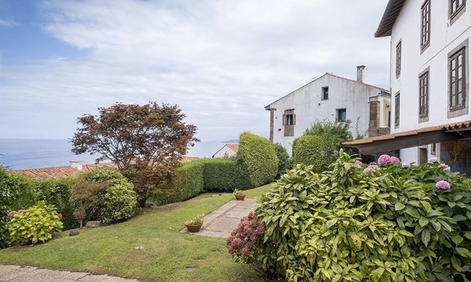 Lastres House | El Tresmayu: Manor House with Garden & Ocean Views