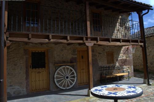 Bonar House | Discover El Urogallo de Rucayo: Family & Pet-Friendly Stay