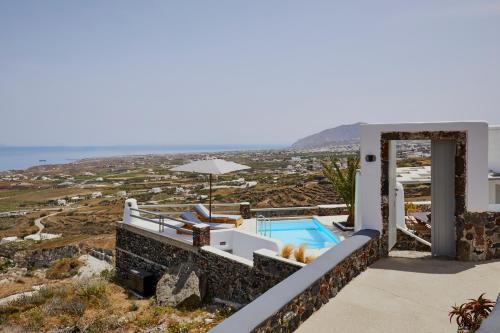 Vourvoulos Villa | El Verano Hideaway: 4-Star Oceanfront Retreat with Pool