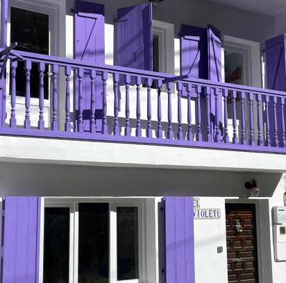 Cue House | Discover Family-Friendly Comfort at El Violetu Hotel
