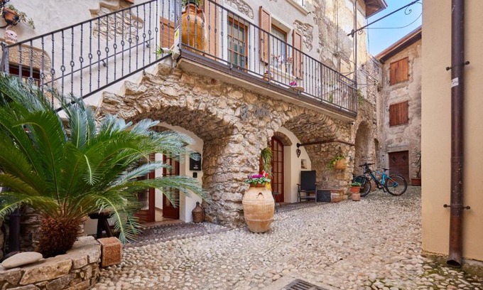 Cassone House | Top-Rated EL VOLT with Oceanfront Views and Comfort