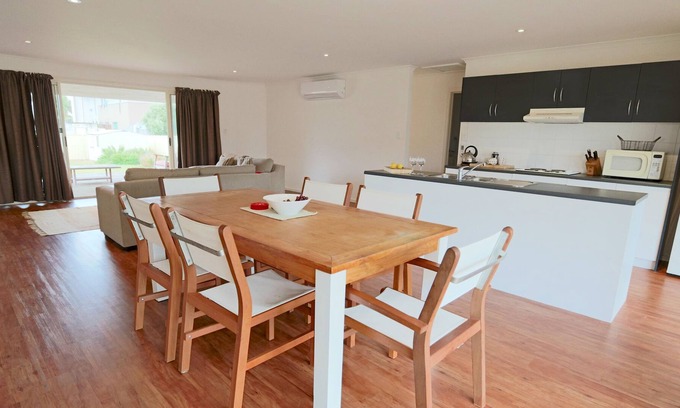 Waterhouse House | Beachside Comfort at Elandra with Ocean Views and More