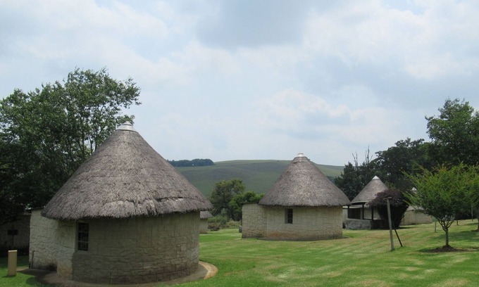 Dullstroom Cabin | Tranquil Elandskloof Trout Farm with Spa & Hot Tub Amenities