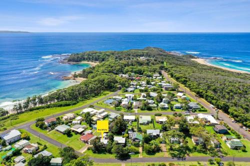 Bendalong House | Elanora: Family-Friendly 4-Star Retreat Near the Beach