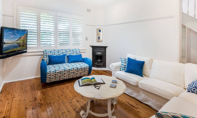 Vaucluse House | Elegant Elanora House in Vaucluse with Pool & Restaurant