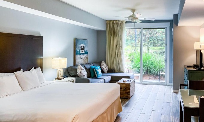 Baytowne Wharf Hotel | Family-Friendly Elation #5111: Pool & Hot Tub Awaits!
