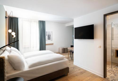 City Centre Regensburg Hotel | Explore elaya Hotel Regensburg - Central Location & Great Amenities