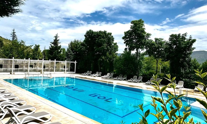 Sivrice Hotel | Beautiful Elazig Mavi Gol Otel with Pool and Ocean Views