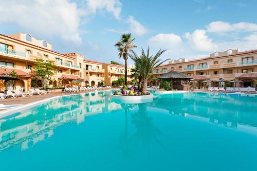 Caleta de Fuste Apartment | Discover Elba Lucía Sport & Suite Hotel with Pool Access