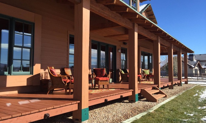 North Snyderville Basin House | Luxury Lodge with Breathtaking Views and Spa Amenities