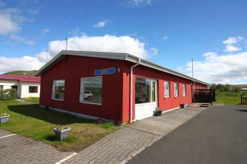 Reykjahlið House | Welcoming Eldá Guesthouse: Family-Friendly with Great Amenities